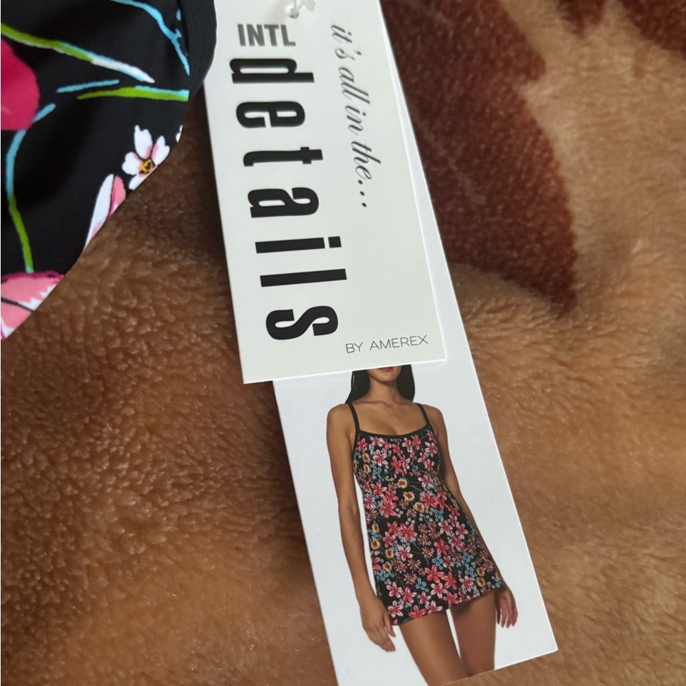 Chic Black and Pink One Piece Swimsuit with Floral Design - Picture 5 of 10